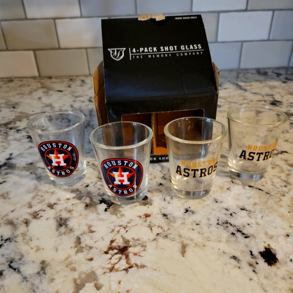 4 New Astros shot glasses in Original box by The Memory Company
